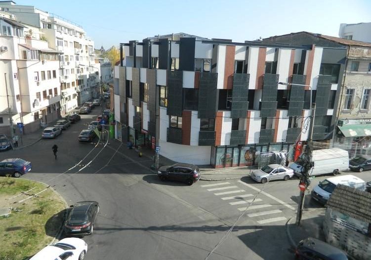 Apartament lux, zona Piata Victoriei, 4 camere , 2 bai, centrala termica  terasa - Poză 15