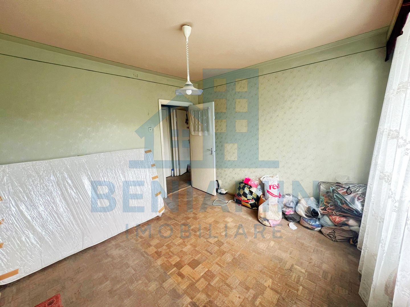 Apartament-2 Camere-48mp-CT- Etajul 2-Izolat-Bulevardul Saturn-Brasov - Poză 1