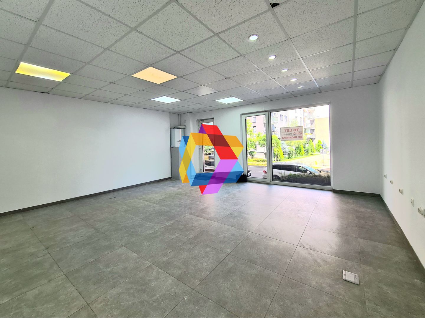 Spatiu comercial cu vad de închiriat Urban Coresi Brasov - 47 mp  # plus-imo.ro - Poză 2