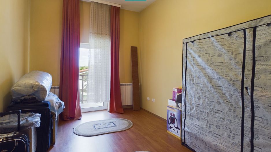 Vilă cu 3 apartamente în zona Parneava - Poză 19