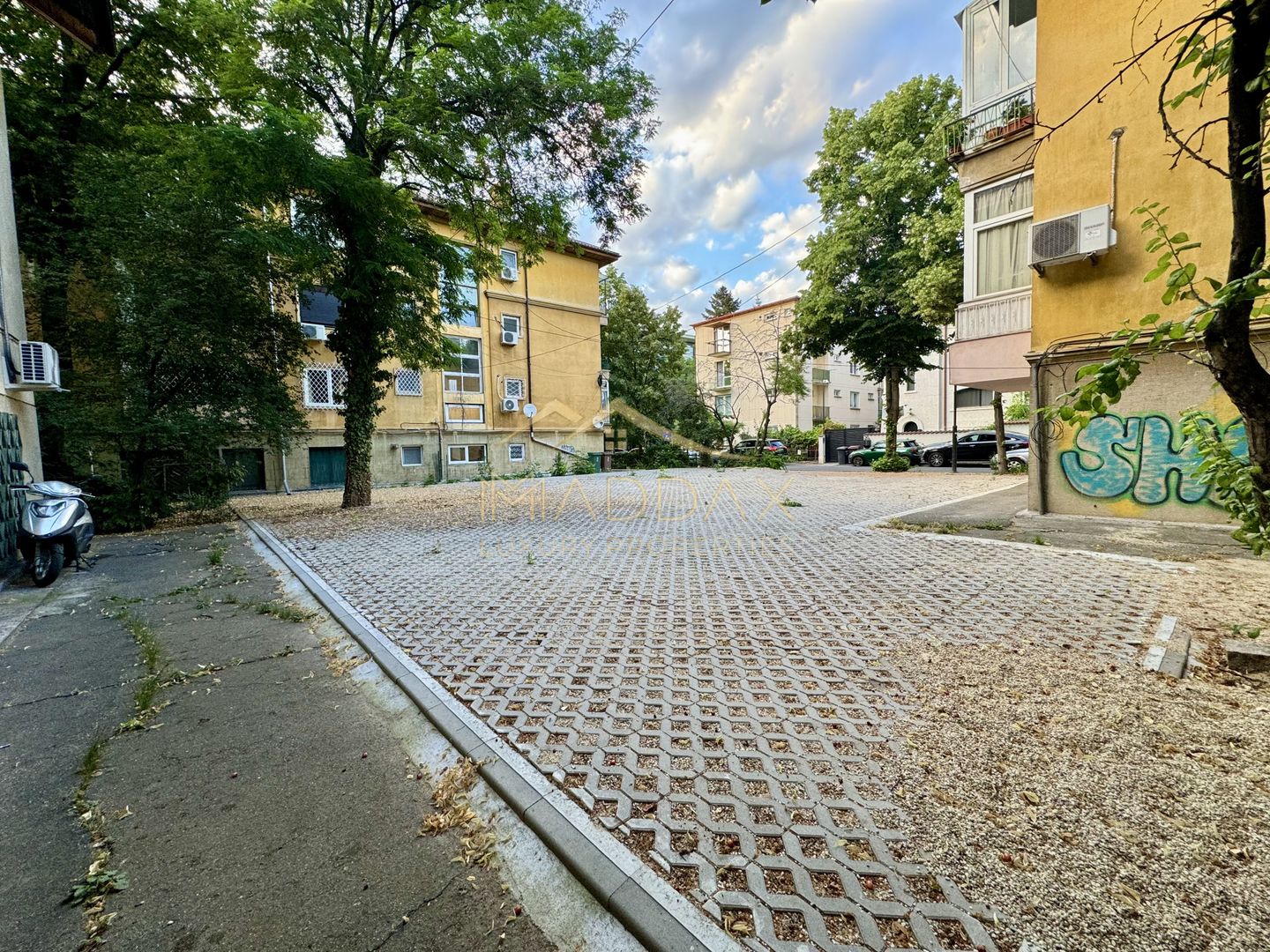 Teren intravilan ***414mp*** // Primaverii - Poză 1