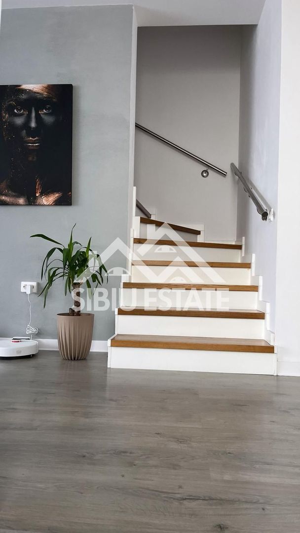 Casa cvadruplex de vanzare 4 camere, curte proprie - Poză 3