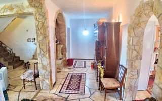 Casa de vanzare in Targoviste - 5 camere, 2 garaje, teren generos - Poză 9