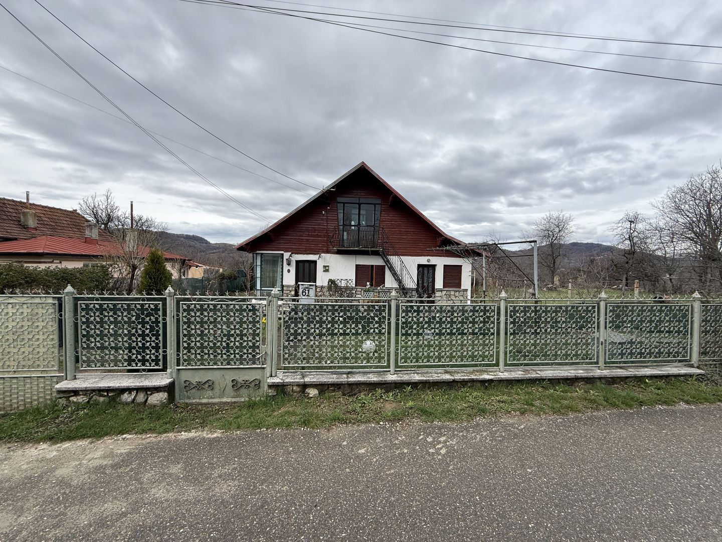 Casă corp C1 84mp + casă corp C2 51mp+garaj+ grădină și teren 889mp - Poză 19