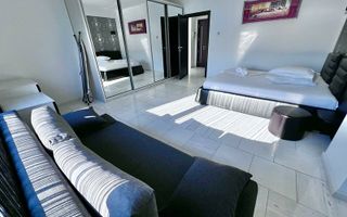 Apartament 2 camere Vila Sophia 1 - Vedere frontala la lac - - Poză 3