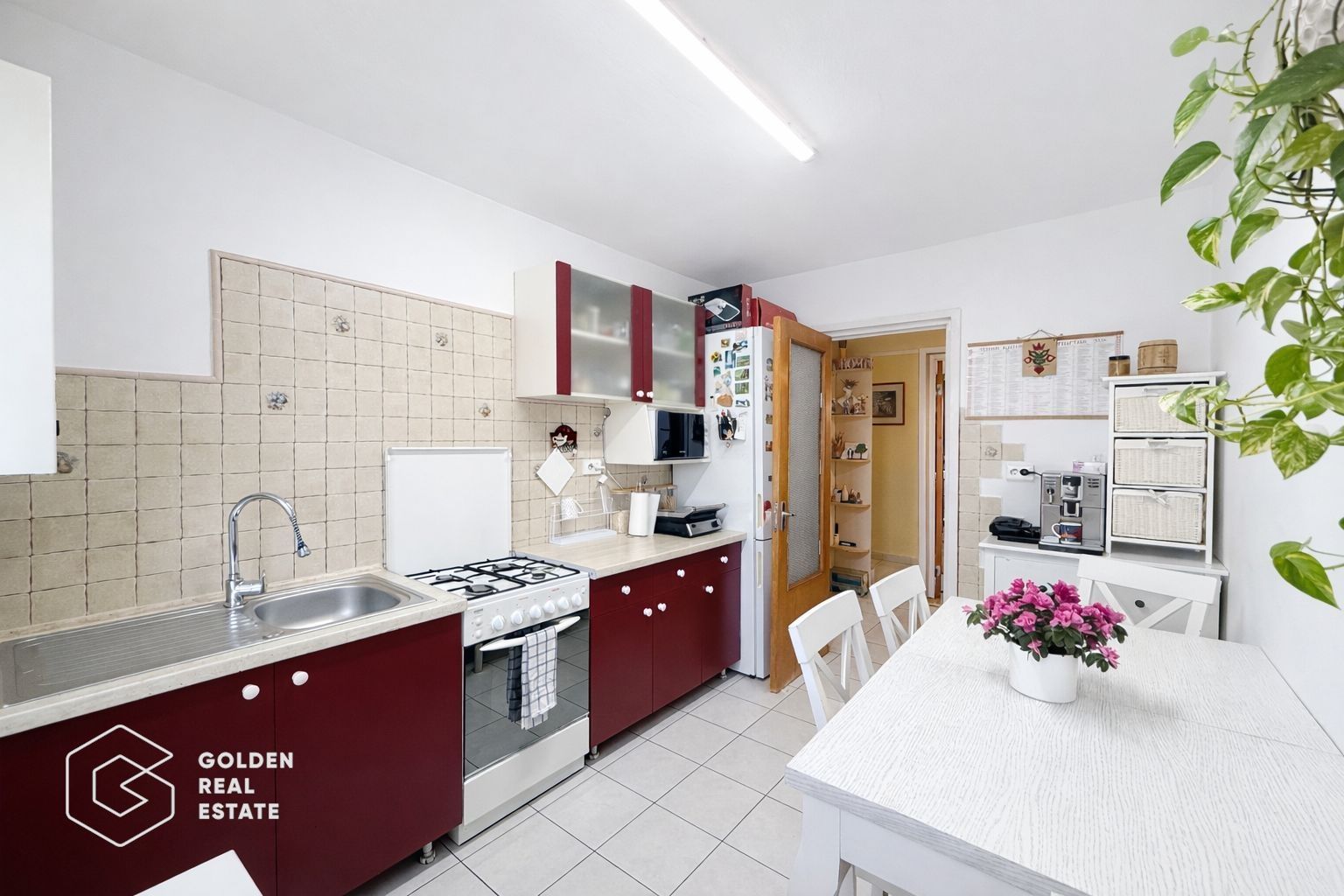 Apartament 5 camere decomandat, cu garaj si boxa, zona Vlaicu - Poză 3