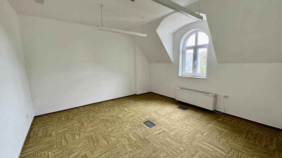 Cladire Brancoveneasca 30 de birouri 1100 mp dubla deschidere - Poză 14