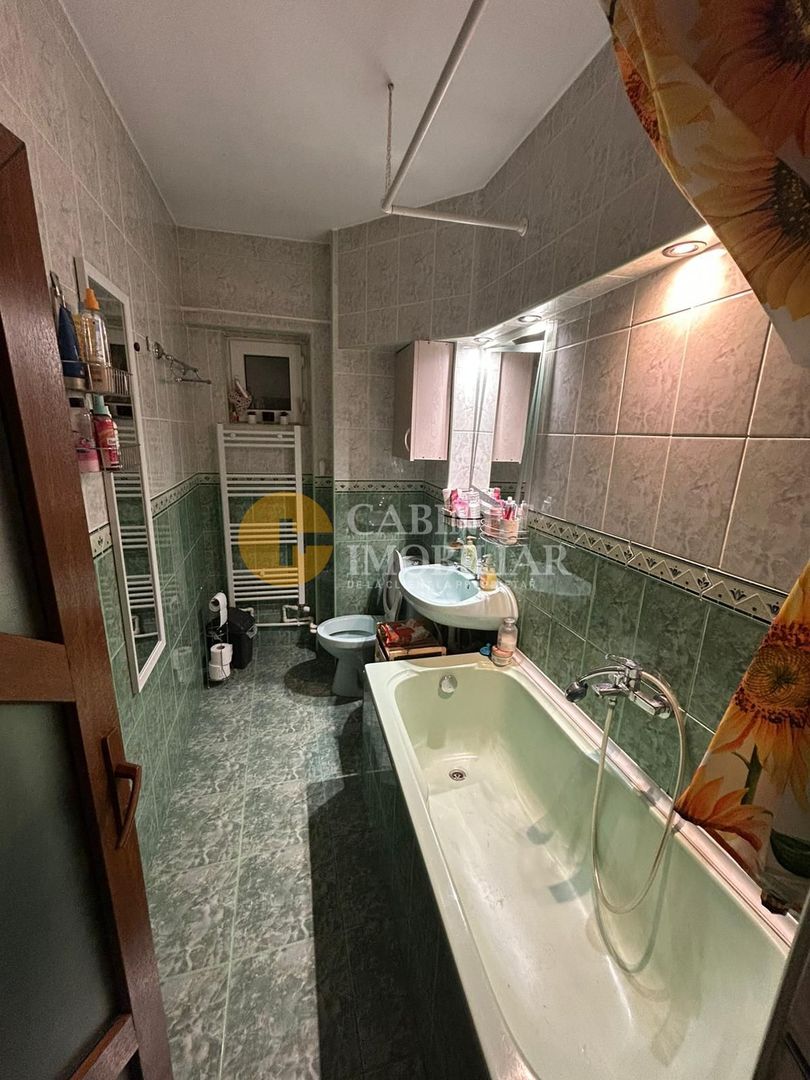 3 CAMERE DECOMANDAT--2 BAI--ETAJ INTERMEDIAR--RENOVAT--MOBILAT+UTILAT - Poză 7