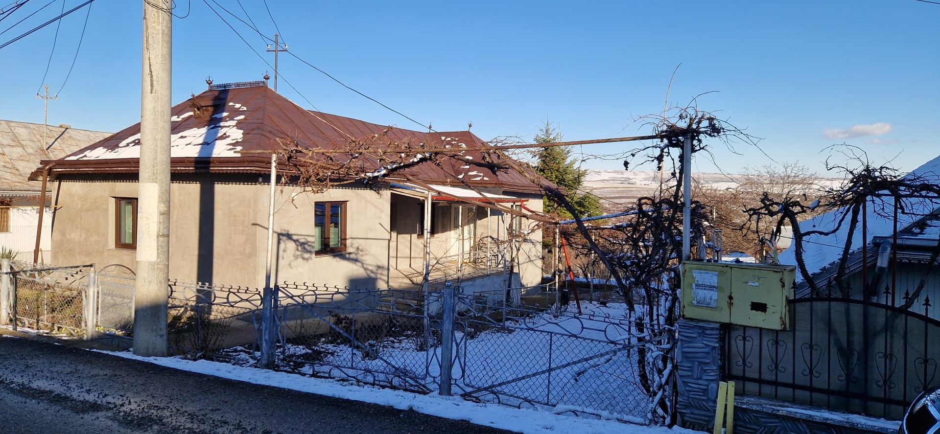 Casă / Vilă cu 3 camere de vânzare în Falticeni - Poză 1