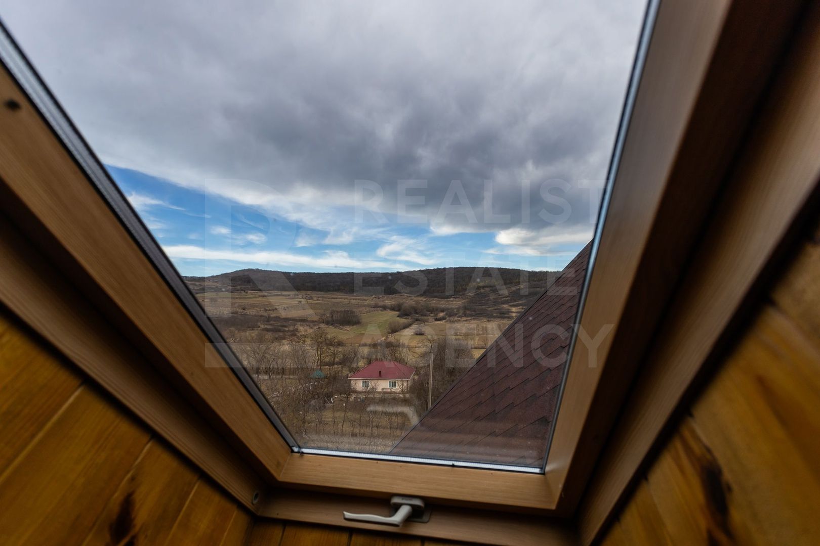 Vânzare, casă, 9 camere, satul Mîndra, r-nul Călărași. - Poză 52