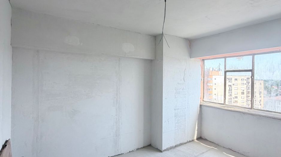APARTAMENT SPATIOS CU VEDERE PE 2 PARTI - Poză 3