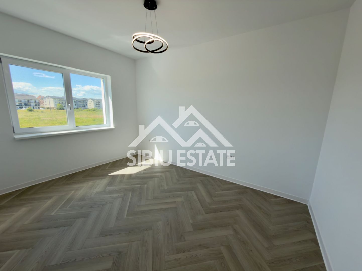 Apartament cu 3 camere,boxa depozit, Finisat La Cheie te muti imediat - Poză 3