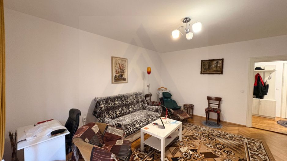 Apartament decomandat 70 mp utili 2 bai pivnita si curte 58 mp Central - Poză 6