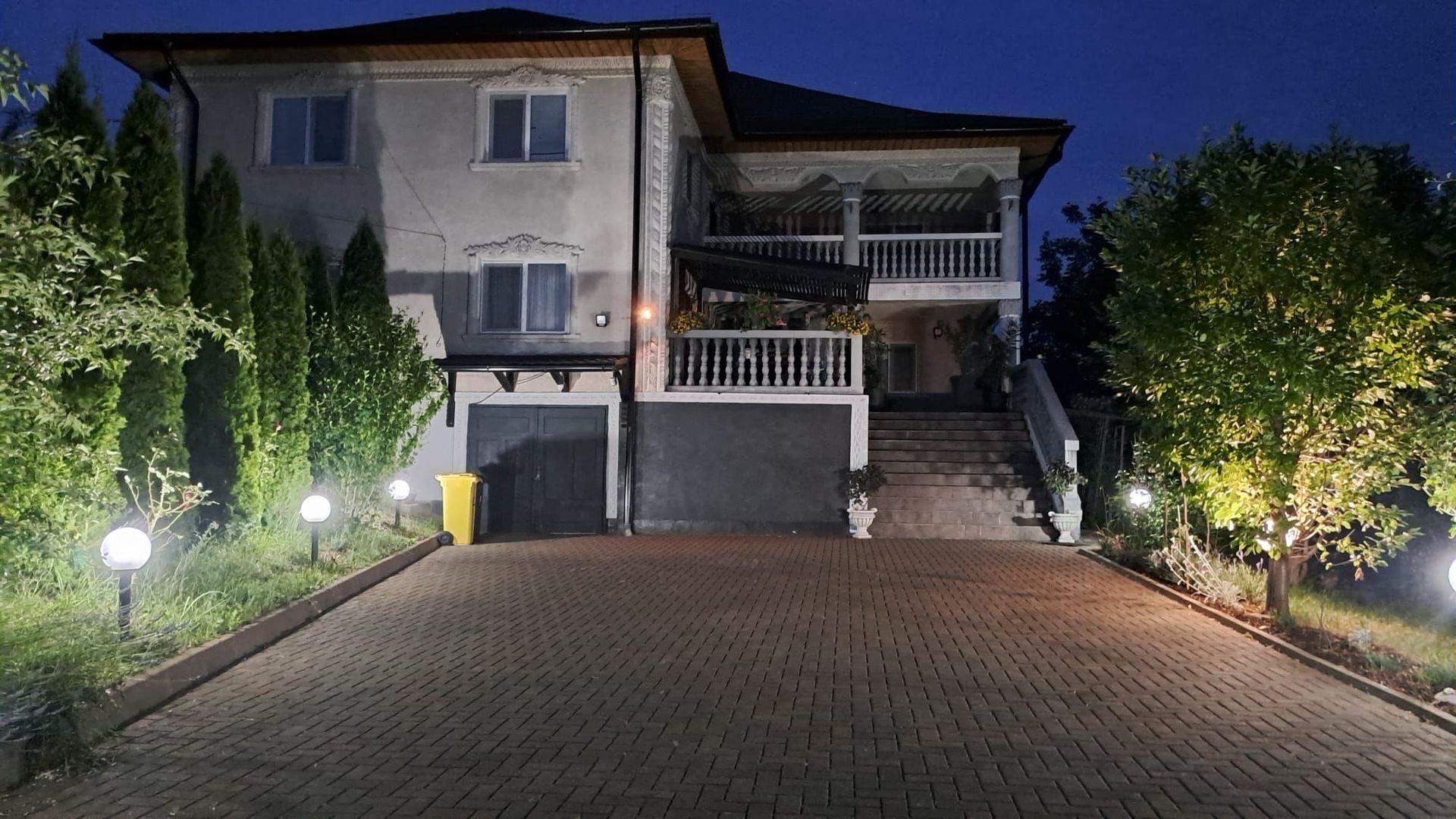 SE VINDE -proprietate cu posibilitati multiple în Fălticeni - Poză 3