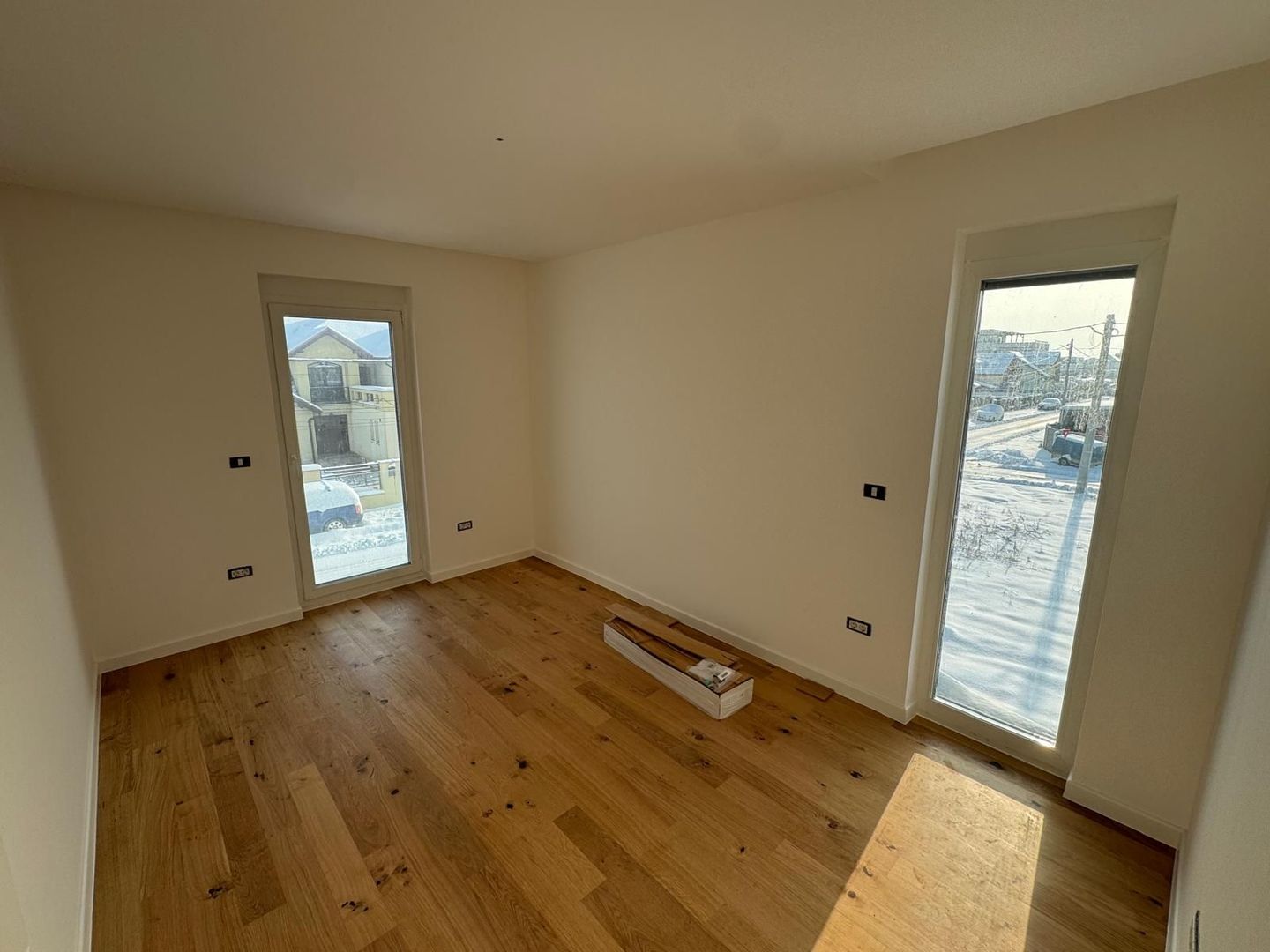 Duplex despărțit prin perete dublu/ Garaj - Poză 24