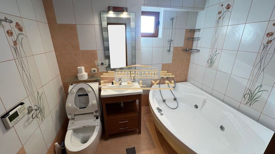 Apartament de vanzare pe doua nivele, zona Pietonalul Transilvaniei, pret 180000 euro - Poză 6