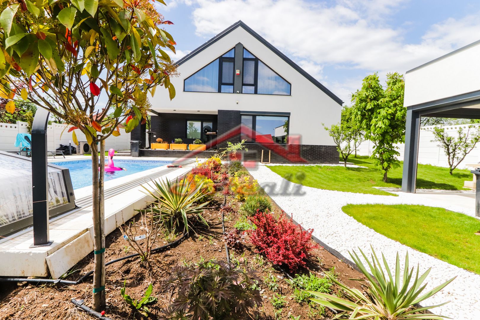 VILĂ MODERNĂ DE LUX CU PISCINĂ, FOTOVOLTAICE ȘI FOIȘOR – BREAZA - Poză 1