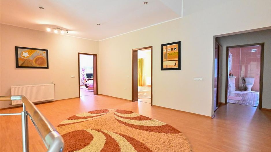 Vila cu 1.500 mp teren, gradina amenajata, linistita zonare,  Halchiu, Brasov - Poză 13