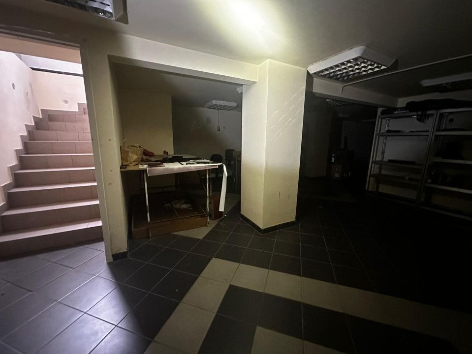 Oportunitate unica!Spatiu comercial parter+demisol, plus apartament la etaj - Poză 9