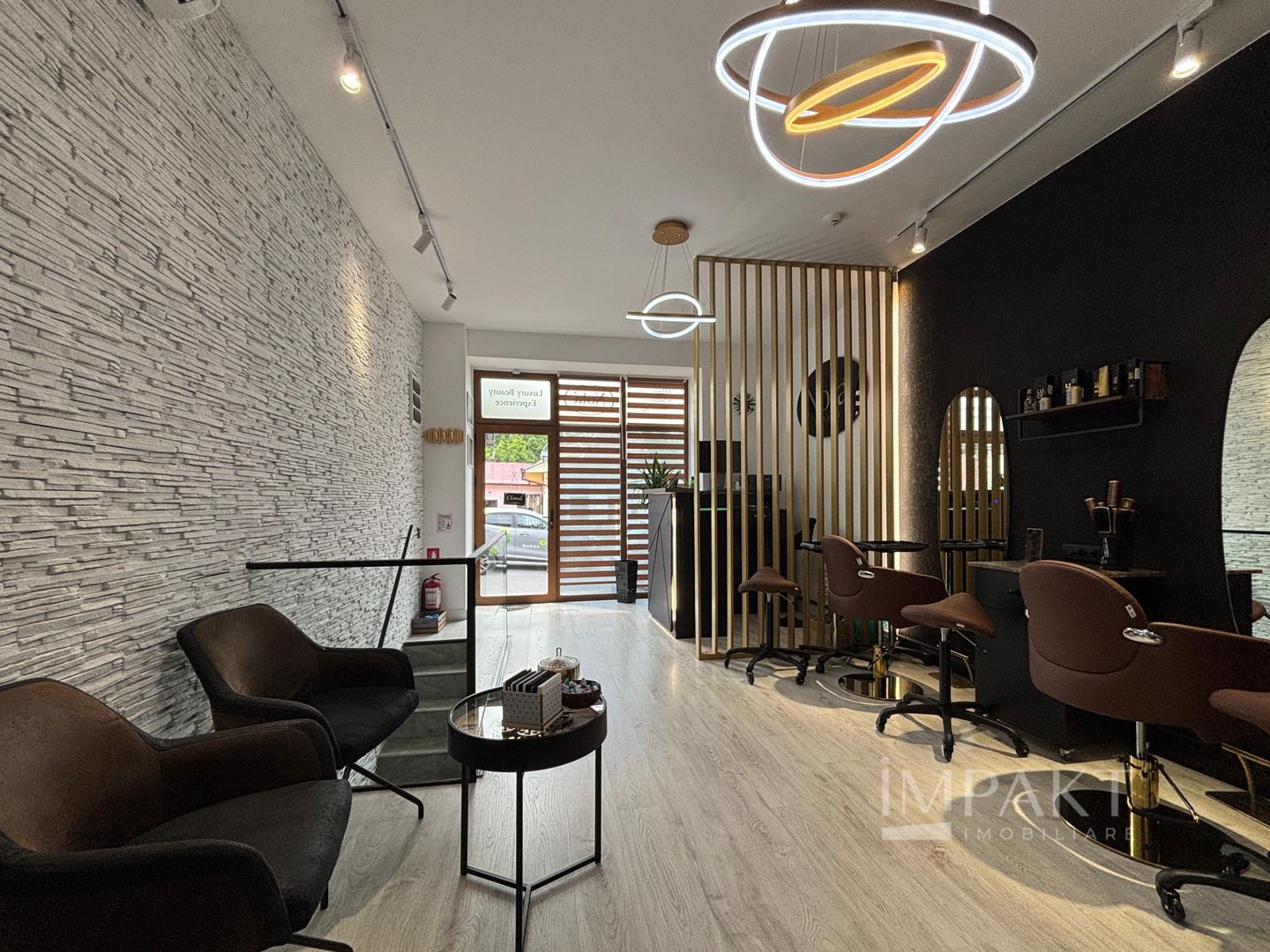 Spațiu comercial de vanzare – salon activ, randament imediat - Poză 2