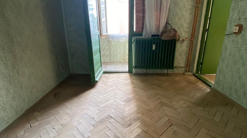 vand apartament 3 camere, etaj 2, zona Piata Sarbilor - Poză 2
