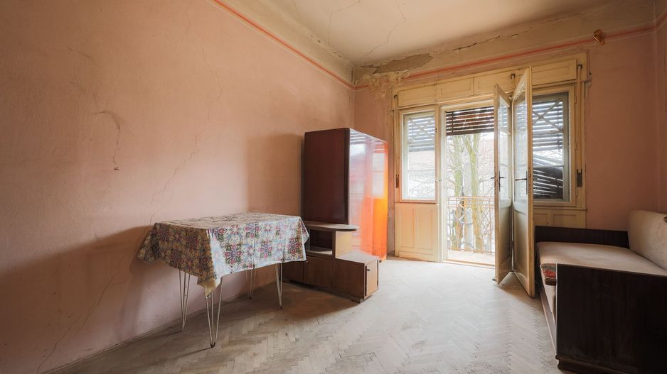 VILĂ INTERBELICĂ CU TEREN GENEROS ȘI SPAȚIU COMERCIAL . VÂRFUL CU DOR - Poză 12