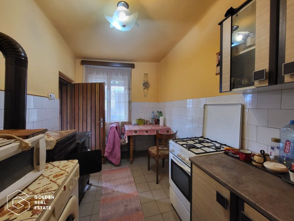 Casa cu doua corpuri de cladire si anexe, teren 1350 mp, Savarsin - Poză 10