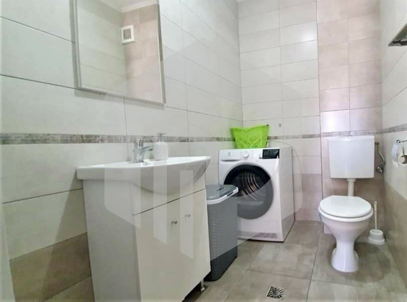 Apartament la vila/ 3 camere/ 2 bai/2 parcari/2 balcoane +pod 90 mp - Poză 6