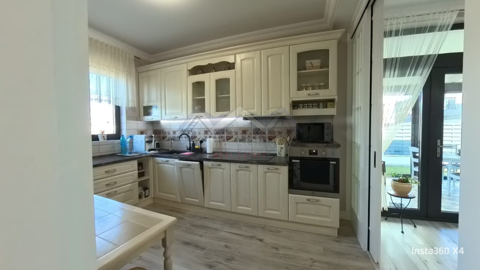 Casă complet mobilată și utilată, cu grădină amenajată | teren 500 mp - Poză 9