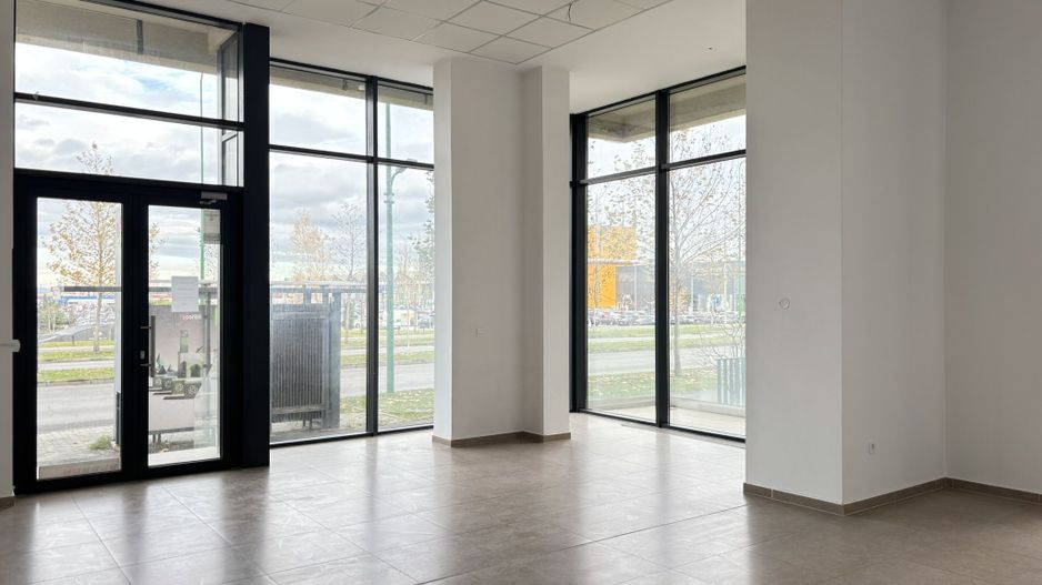 DE ÎNCHIRIAT – Spațiu comercial 102 m² – Coresi Avantgarden (Kasper) - Poză 4
