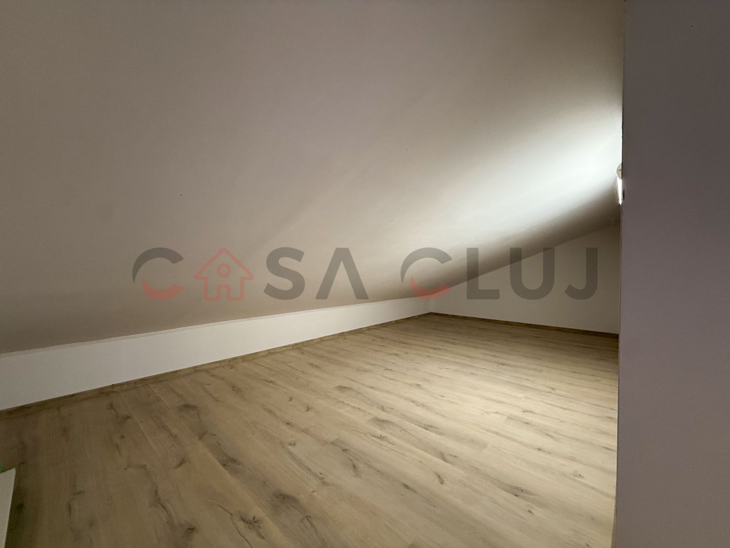 Apartament pe 2 niveluri, 2 dormitoare si 2 bai, Stejarului - Poză 10