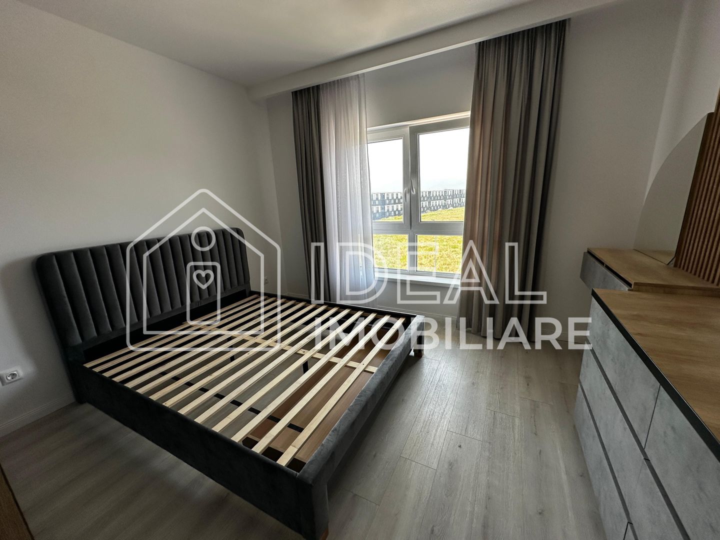 Apartament cu 3 camere și balcon de vânzare ,în zona Doamna Stanca - Poză 3