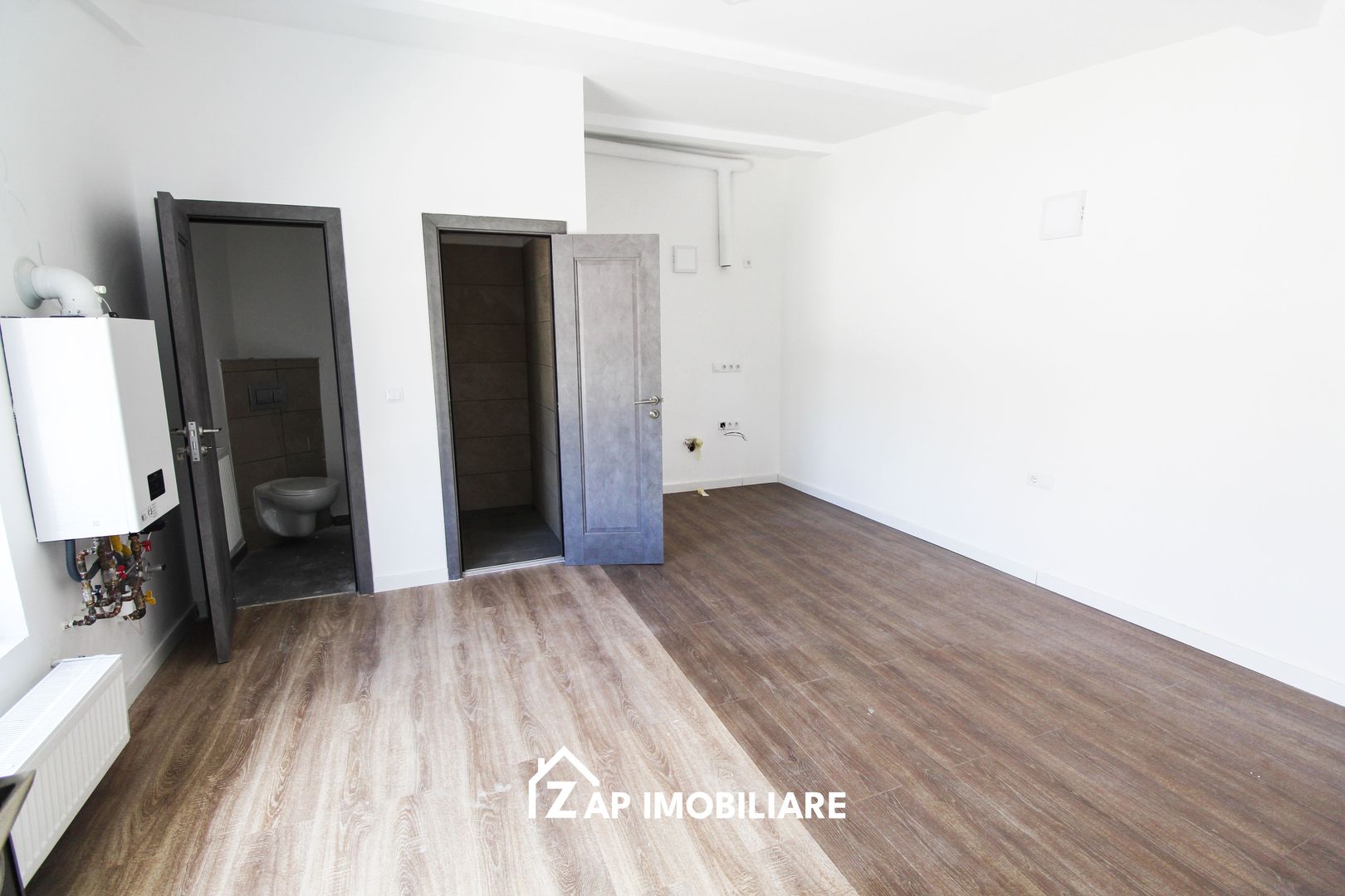 Cazare Muncitori - 5 apartamente cu baie proprie - Poză 3