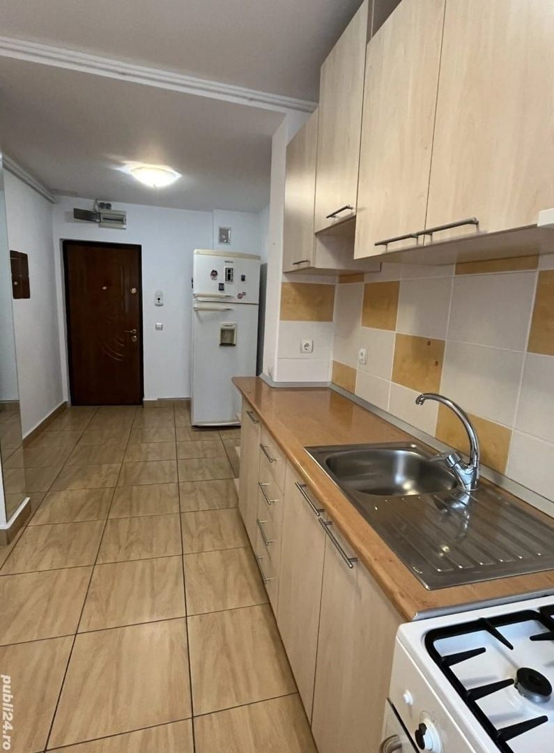 De vanzare apartament 3 camere Centru - Poză 1