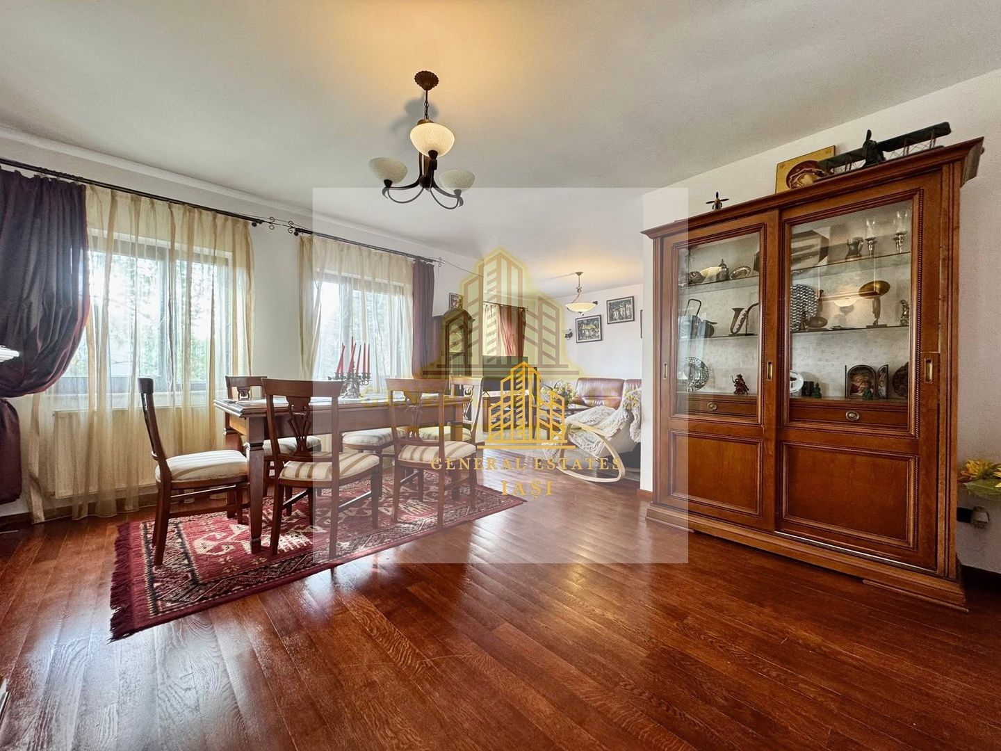 Vânzare Casă în Bucium cu Priveliște Panoramică - Poză 3