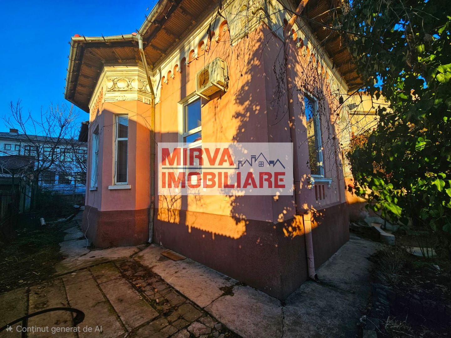 Casă cu arhitectură interbelică, 5 camere, teren 409 mp – Central - Poză 1