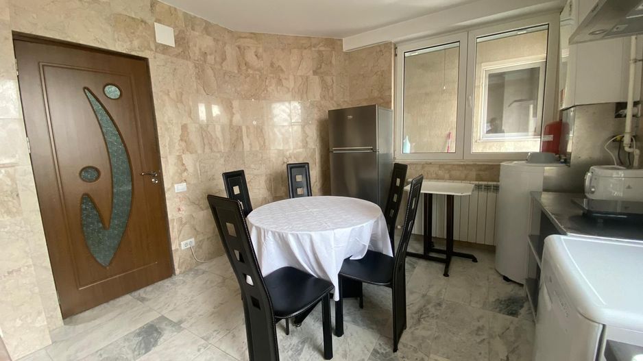 Apartament -220mp + terasa 200mp sector 4 Pasaj Marasesti an bloc 2000 - Poză 11