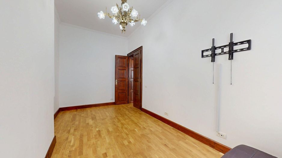 Casă cu șarm istoric lângă Cișmigiu – 6 camere, atrium natural, cramă - Poză 26