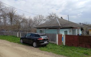 Casă tradițională cu teren generos în Oțeleni, județul Iași - Poză 1