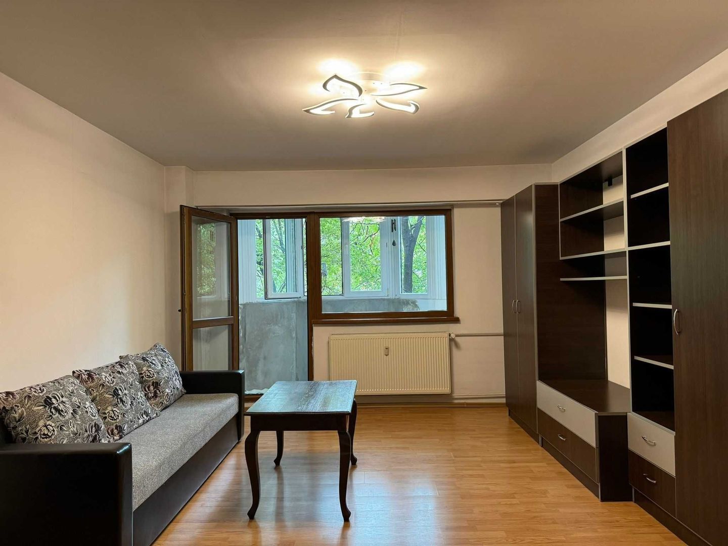 Garsonieră cocheta, mobilată și utilată, etaj 1, metrou Titan - Poză 1