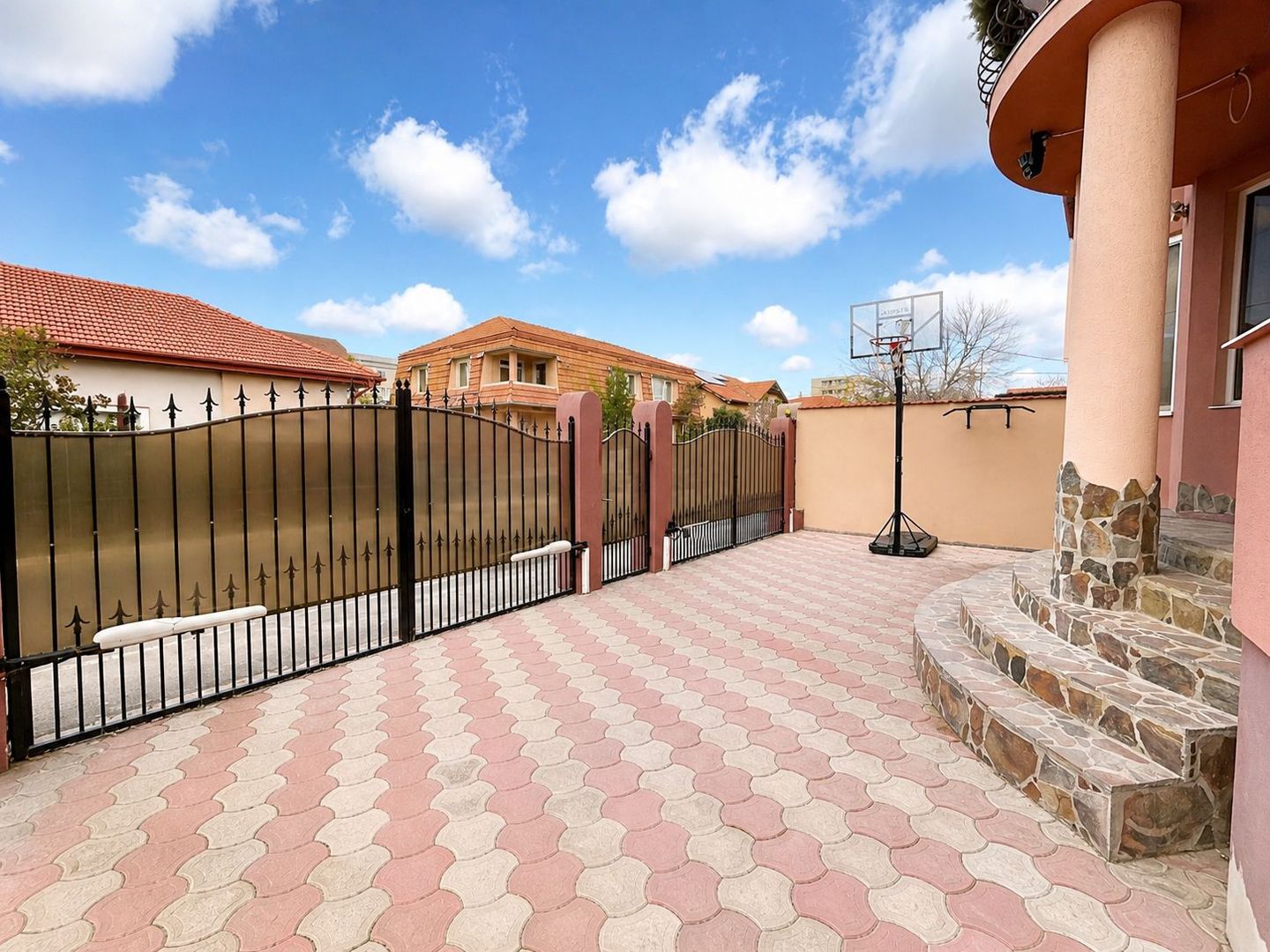 Vilă premium - Zona Rogerius - Poză 2