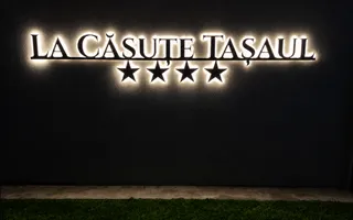 Casa ta pe malul lacului: 1.400 mp de teren si ponton privat - Poză 12