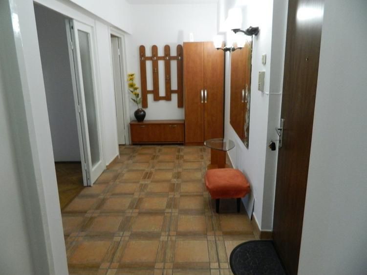 Apartament lux, zona Piata Victoriei, 4 camere , 2 bai, centrala termica  terasa - Poză 16