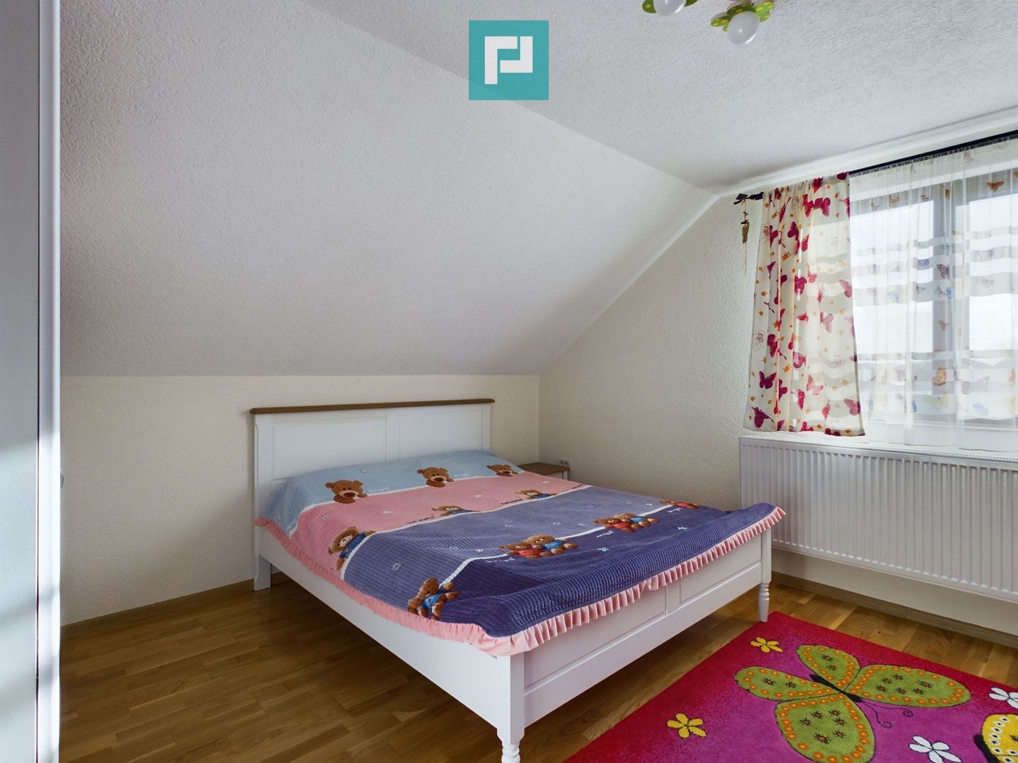 Vilă cu mansardă în Bujac - Poză 25