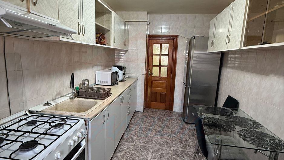 APARTAMENT 3 CAMERE, I.C. FRIMU, 500 €/LUNĂ - Poză 14