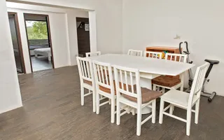 Vilă 5 dormitoare, 4 băi, 2 248mp teren, piscină. Preț: 229 000 E. - Poză 22