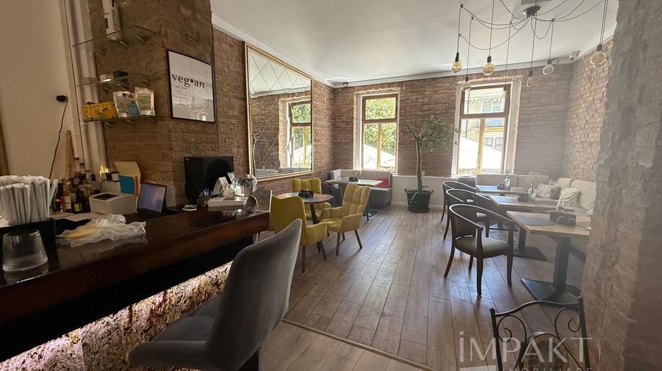 Spatiu comercial ultracentral, cu potențial si pozitie de exceptie! - Poză 1