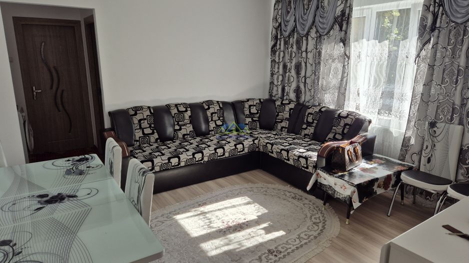 Inchiriez apartament 2 camere semi, pe Pietonala, et 1, 40mp, mobilat - Poză 2