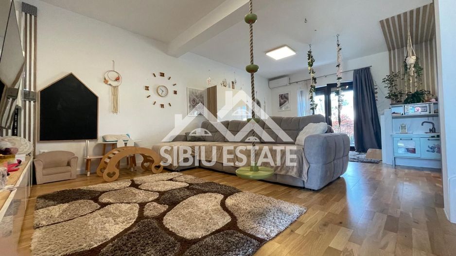 Duplex elegant cu 5 camere, 2 bai, curte in Cristian - Poză 7