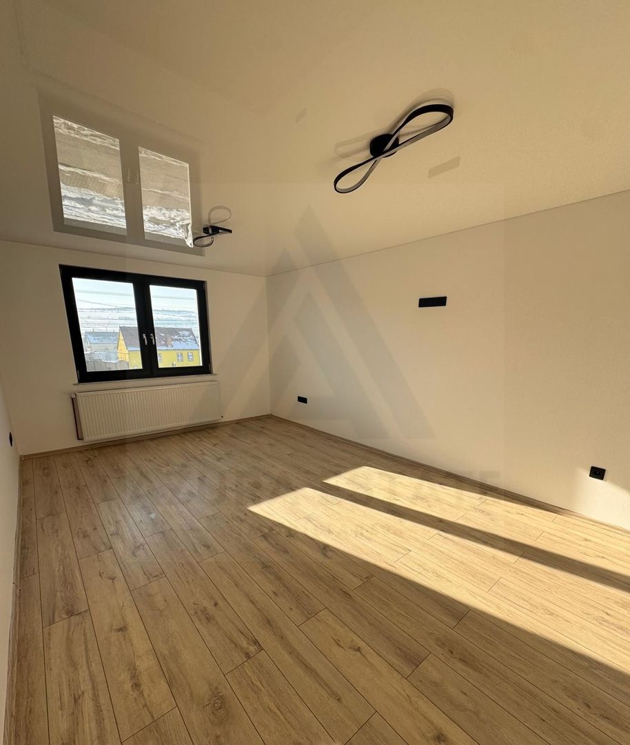 Casa moderna constructie noua 195 mp utili si 100 mp curte Sura Mare - Poză 9